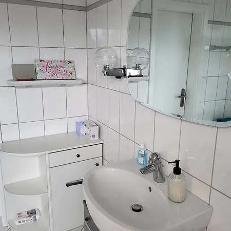 B 40 Apartment *
